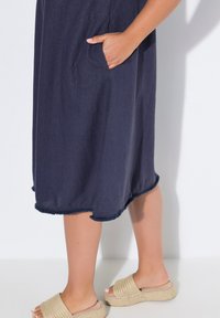LAURASØN V-AUSSCHNITT ARM - Denní šaty - navy blue
