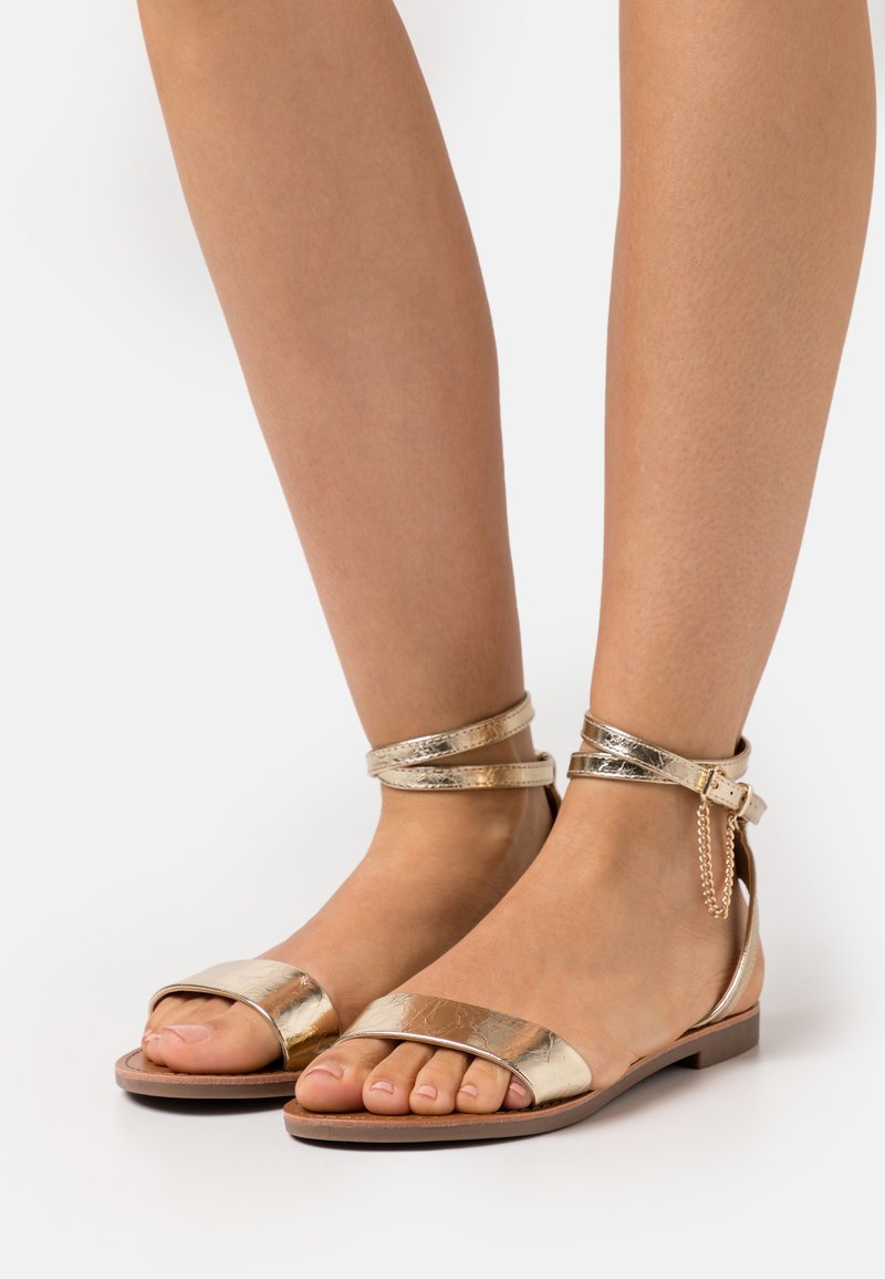 ONLY SHOES - ONLMELLY CHAIN  - Sandals - gold, Enlarge