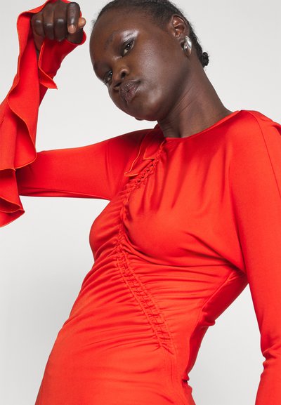 Victoria Beckham ASYMMETRIC SLASH DRESS - Φόρεμα από ζέρσεϊ - crimson