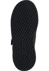 Svart gummisula med en strukturerad, diamantmönster och en central etikett som står "GEOX ITALIENSK PATENT" och storlek "27."