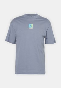 Unselected, flint stone