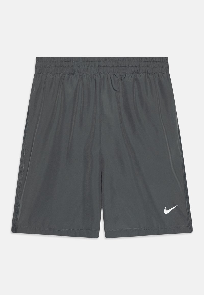 Shorts Nike gris avec une taille élastique, tissu lisse et un logo blanc en bas à gauche. Longueur mi-cuisse, sans motifs supplémentaires.