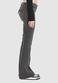 True Religion JOEY - Jeans bootcut - charcoal