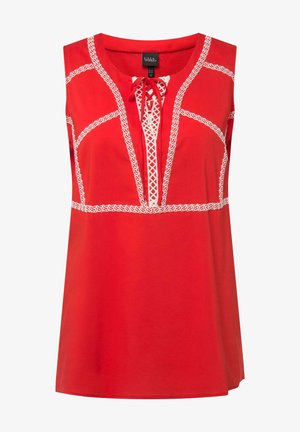 Rode mouwloze top met een ronde halslijn, voorzien van witte geborduurde accenten en een strikdetail aan de voorkant, gemaakt van lichtgewicht materiaal.