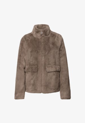 Veste en fausse fourrure de couleur marron doux, dotée d'un col montant, d'une fermeture éclair à l'avant et de deux poches plaquées. Surface texturée et duveteuse.