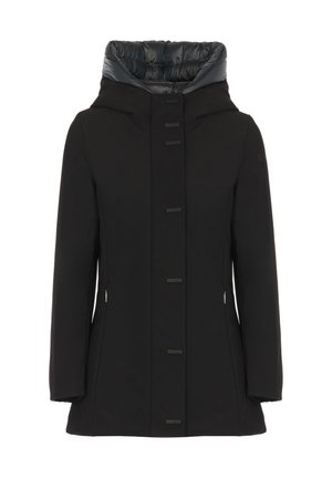 Cappotto softshell nero con cappuccio grigio imbottito, dotato di chiusura con zip e bottone, tasche laterali e silhouette aderente.