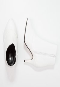 Miss Selfridge Botines bajos - white