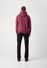 GANT EMBOSSED - Jersey con capucha - wine red