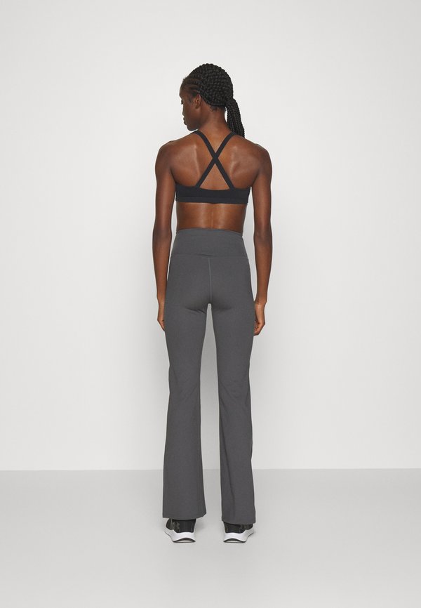 COMPRESSIVE FLARE LEGGING - Leggings - moon3