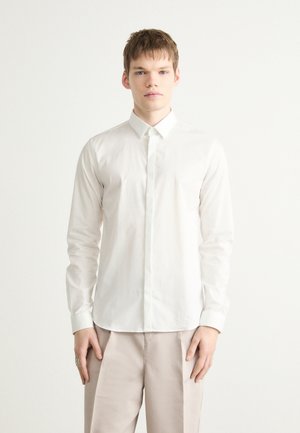 SLIM SHIRT - Button down-skjorte - bright white
