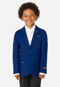 Zils bleizers ar izgrieztiem klipu uzreizi, ar vienu pogu aizdari un divām priekšējām kabatām. Iezīmēts ar izšūtu akcentu un kabatas lakatiņu.