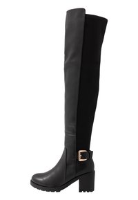 Bottes noires au-dessus du genou avec une finition en cuir lisse, un panneau élastique, un talon carré et un détail de boucle latérale pour un ajustement sécurisé.