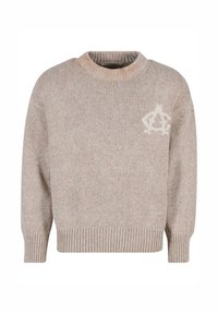 Beige gestrickter Pullover mit Rundhalsausschnitt, geripptem Saum und langen Ärmeln. Mit einem kontrastierenden weißen Logo auf der Vorderseite. Glatte Textur.