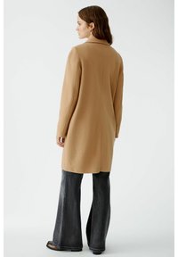 Oui MAYSON  - Klassischer Mantel - camel