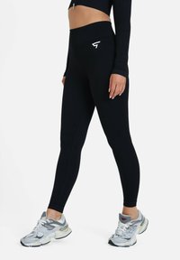 NO SURRENDER SEAMLESS - Trikoot - black