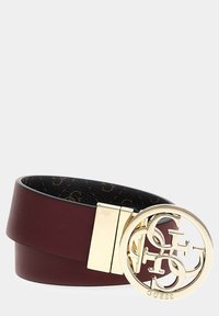 Cintura in pelle bordeaux con una fibbia circolare dorata caratterizzata da loghi "G" intrecciati; superficie liscia con un retro decorato.