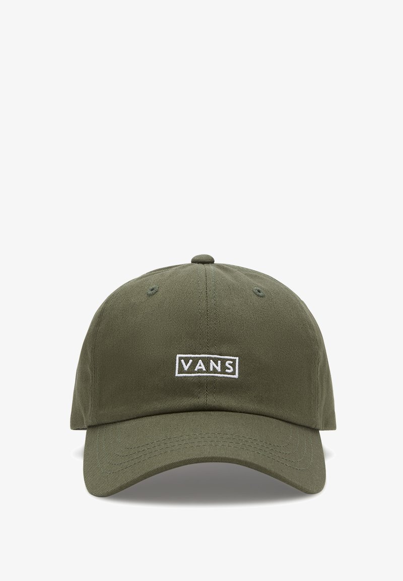 Cappello in cotone verde oliva con visiera curvata e fascia regolabile, caratterizzato da un logo Vans bianco ricamato sul davanti. Design semplice e classico.