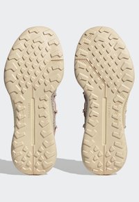 Adidas Terrex VOYAGER 21 TRAVEL - Túracipők - taupe/taupe/impact orange