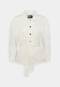 Chaqueta de camisa color crema en algodón, con cuello, botones dorados, dos bolsillos en el pecho y un lazo en la cintura para una silueta ajustada.
