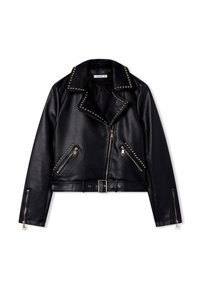 Giacca da moto in pelle nera con finiture in metallo argentato, colletto asimmetrico, tasche con zip frontale e vita con cinghie. Texture liscia, design corto.