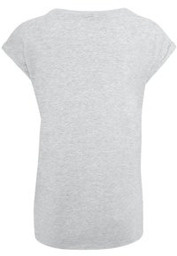 Hellgraues Kurzarm-T-Shirt mit rundem Halsausschnitt, leicht längerem Rückensaum und weichem, glattem Stoff. Keine sichtbaren Grafiken oder Muster.