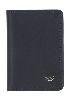 Schwarze Lederbrieftasche mit genähten Kanten und kleinem silbernem Logo unten rechts auf weißem Hintergrund.