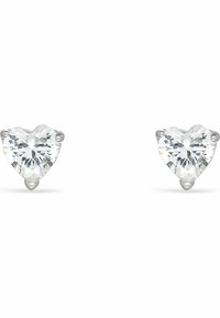 Orecchini a forma di cuore con pietre trasparenti sfaccettate montate su metallo color argento. Il design mette in risalto uno stile minimalista classico.