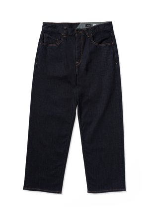 Relaxed-fit donkerblauwe denim jeans met zichtbare stiksels, vier zakken en een knoopsluiting. De stof heeft een soepele textuur.