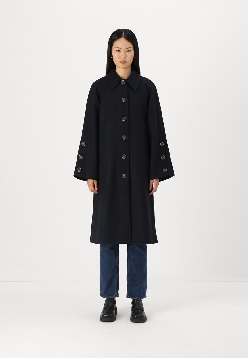YAS YASQUARTZ BUTTON COAT - Klasický kabát - black