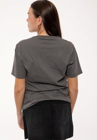 Paradiso Clothing FLEETWOOD RUMOURS VINTAGE - Print T-shirt - grey