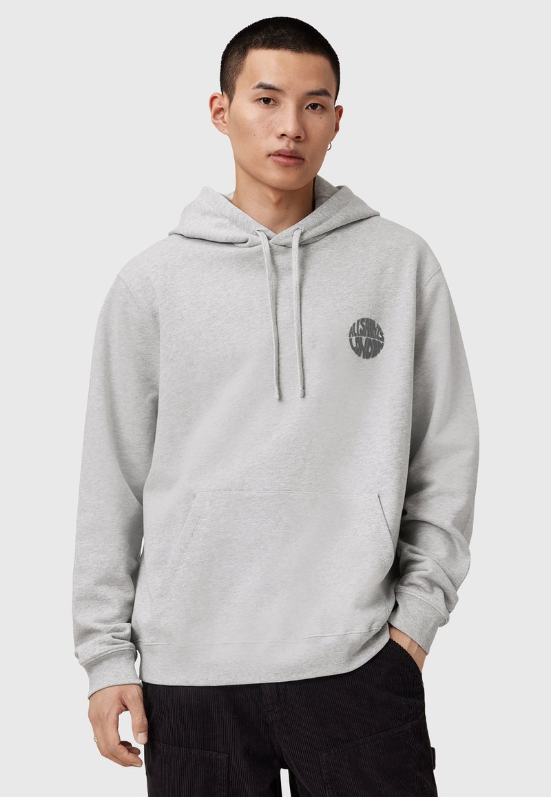 Felpa grigia con tasca frontale e cappuccio regolabile con cordino; presenta un logo circolare sottile in grigio scuro sul petto.