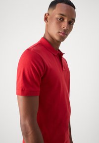 BOSS PASSENGER - Polo marškinėliai - medium red