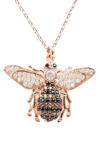 Rózsaarany színű, méhecskére formált medálos nyaklánc, amely tiszta és fekete kristályokkal díszített, részletesen kidolgozott szárnyakkal és textúrált fekete törzzsel rendelkezik.