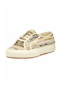 Baskets basses à lacets avec rayures tissées beige, crème et marron clair, semelle en caoutchouc et œillets métalliques sur fond blanc.