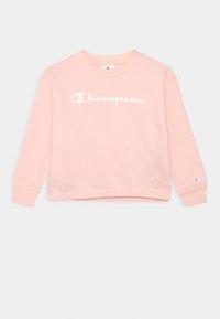 Felpa rosa realizzata in tessuto morbido con collo a giro, maniche lunghe con polsini e logo bianco "Champion" sul davanti.