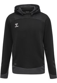 Haut à capuche noir avec une partie supérieure à motifs, logo sur la poitrine et accents gris. Comprend une capuche avec cordon de serrage et des panneaux latéraux texturés. Manches longues.