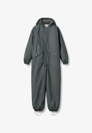 Szürke vízálló overall, kapucnival, rugalmas mandzsettákkal, patent gombokkal és sima külső felülettel. Finom belső bélése van.