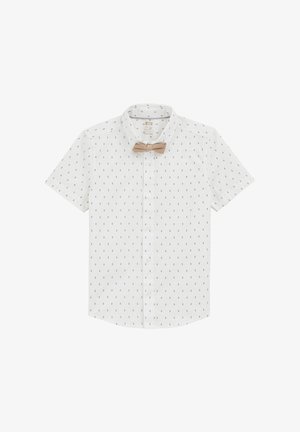 Camisa blanca de manga corta con botones y un pequeño patrón de signos más negros, con una pajarita beige adjunta al cuello.