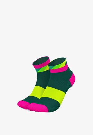 Bunte Knöchelsocken mit geometrischen Mustern in Pink, Grün und Grau, aus strukturiertem Material und mit einer engen Passform am Knöchel.