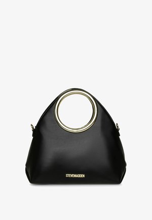 Zwarte leren Steve Madden handtas met grote ronde goudkleurige metalen handvatten en een driehoekige bovenkant.
