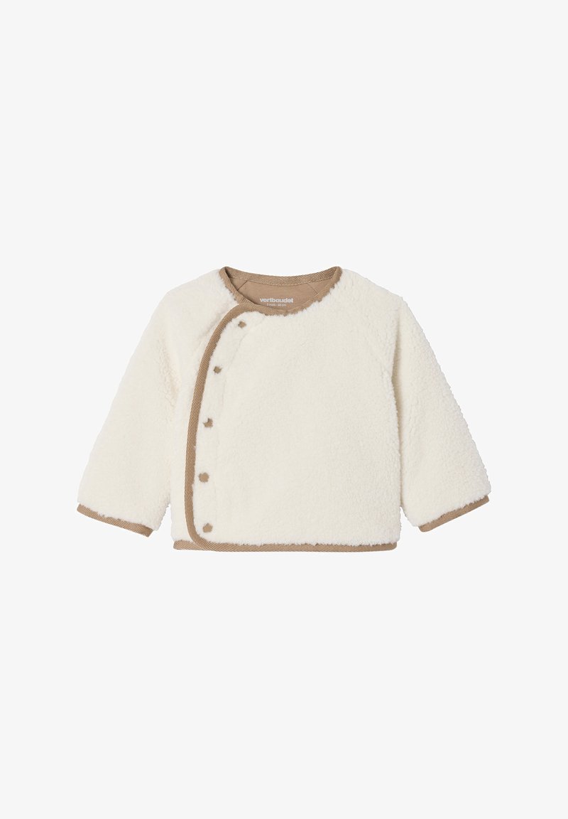 Weißer Fleece-Jacke mit braunen Akzenten, runder Halslinie, langen Ärmeln und Knopfverschluss auf der Vorderseite. Weicher, strukturierter Stoff.