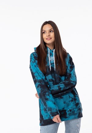 Felpa con cappuccio tie-dye in blu e nero. Realizzata in morbido tessuto, presenta una tasca frontale, cappuccio con laccetti e un logo discreto sul petto.