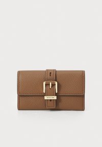 MICHAEL Michael Kors NOLITA FLAP TRIFOLD WALLET - Wallet - dark caramel