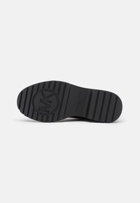 MICHAEL Michael Kors Stivaletti con plateau - black