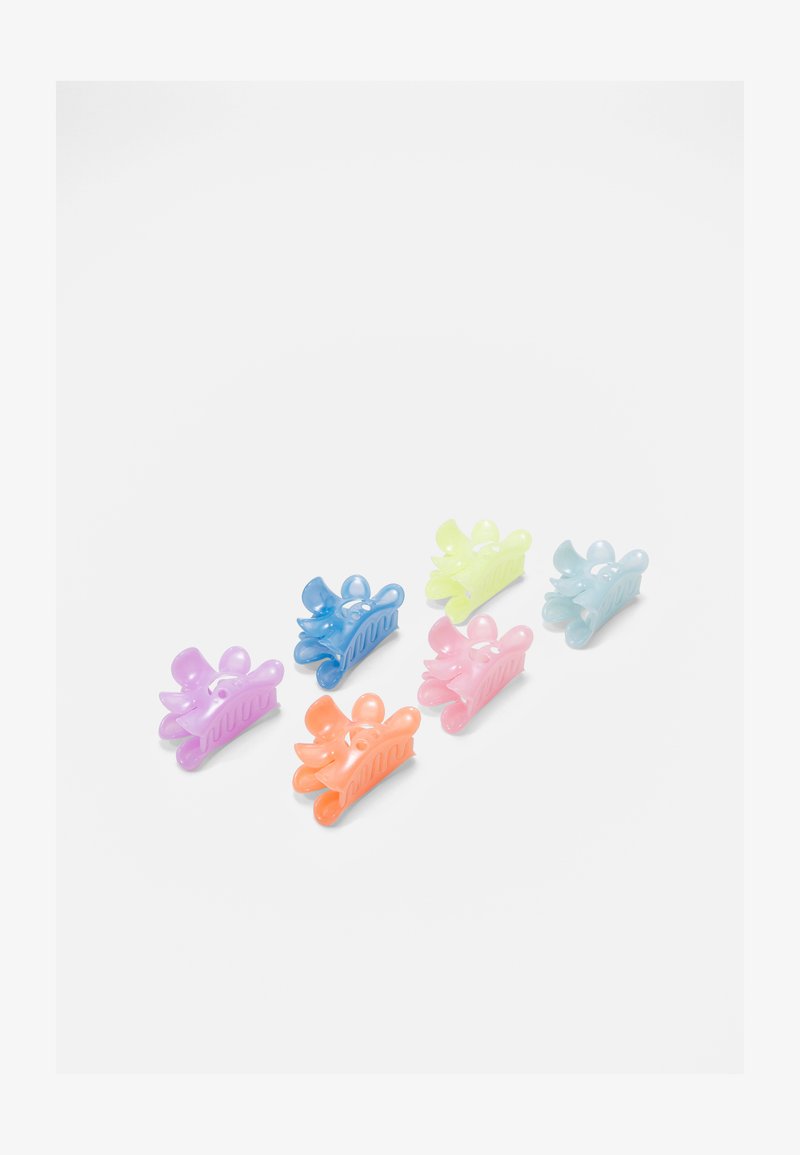 Seis presilhas de cabelo em cores pastel: roxo, azul, rosa, laranja, verde e transparente. Apresentam um design ondulado e extremidades arredondadas.