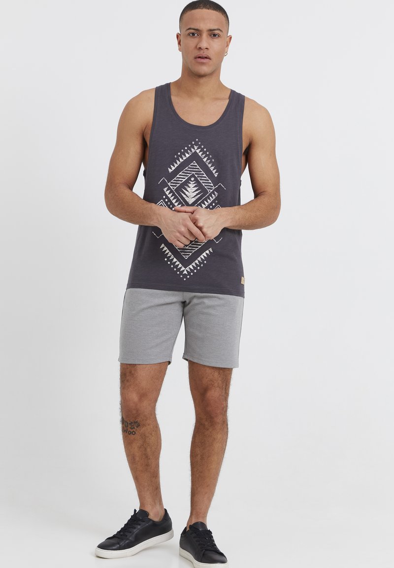 Herren Chino Shorts | Solid SDSTEVEN Shorts light grey melange/hellgrau - HO51782 Herren Chino Shorts | Solid SDSTEVEN Shorts light grey melange/hellgrau - HO51782