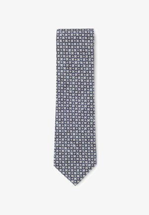 Cravatta blu navy con un piccolo motivo geometrico ripetuto che presenta forme azzurro chiaro e beige.