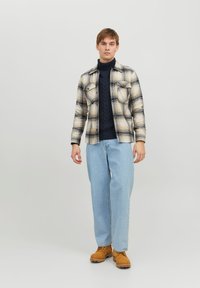 Jack & Jones EEDDIE - Camisa - brown/green