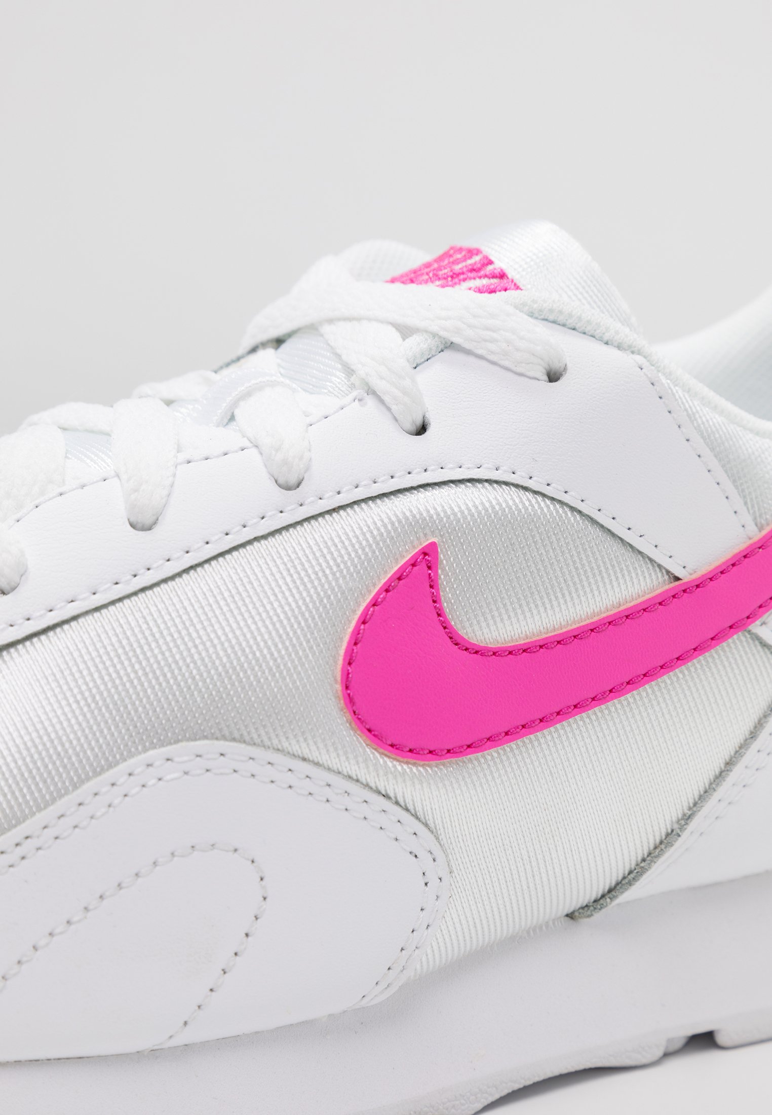 nike outburst trainers