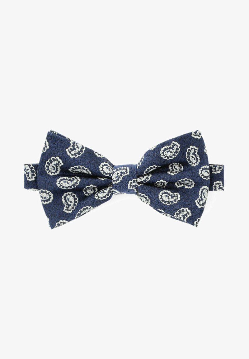 Granatowy muszka z wzorem paisley w białym kolorze, wykonana z teksturowanej tkaniny. Krawat ma wyraźne krawędzie i centralny detal w postaci węzła.